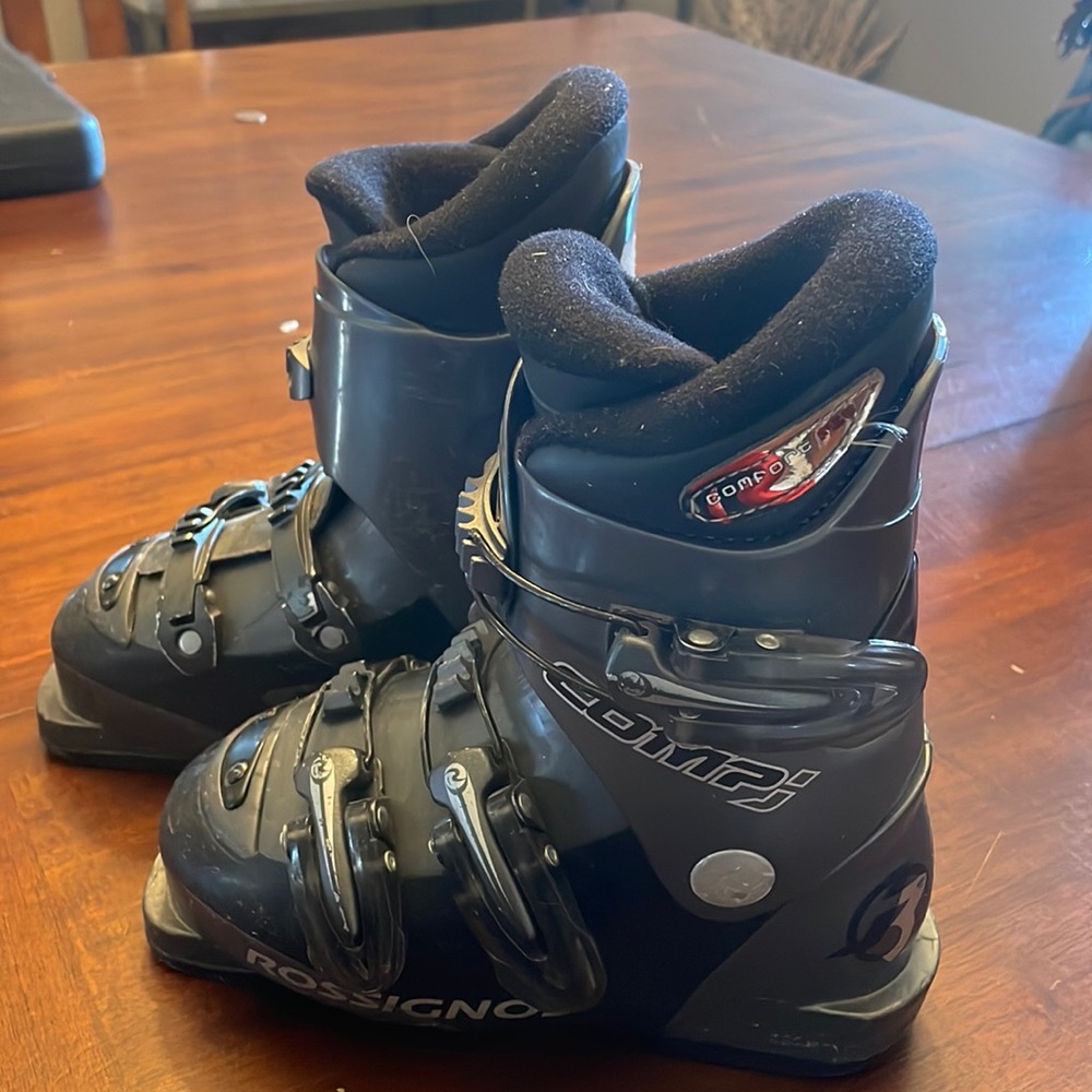 Youth ski boots! 227 mm. 18.5